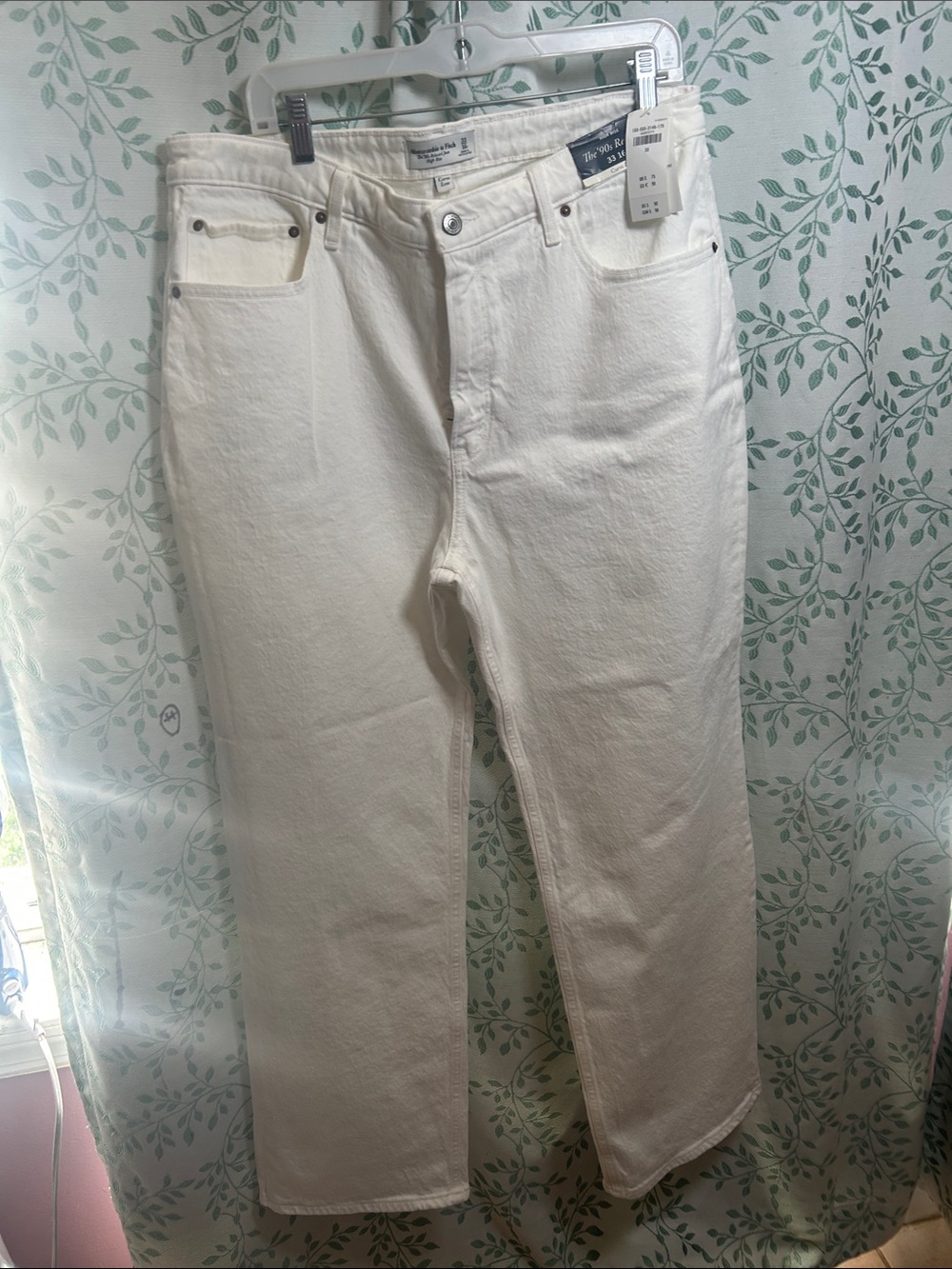Abercrombie & Fitch High-Rise Straight Off-White Jeans